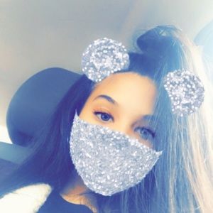 Meet your Posher, Anastaciea